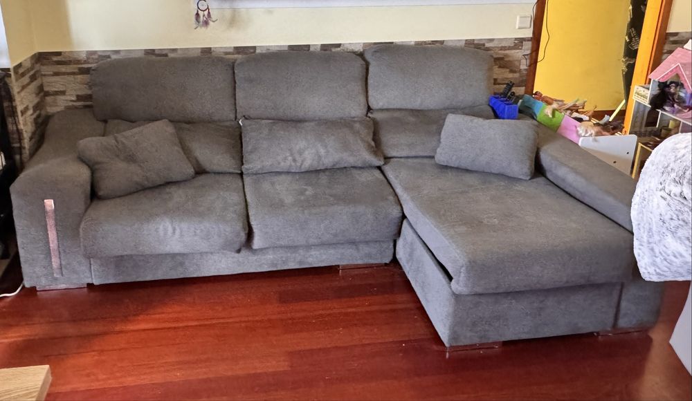 Sofa cinza escuro usado