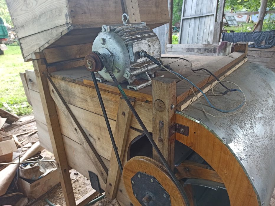 Віялка зернова з двигуном