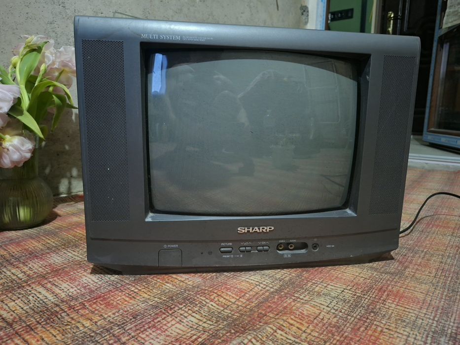 Продам телевізор sharp Tv. Маленький робочий.