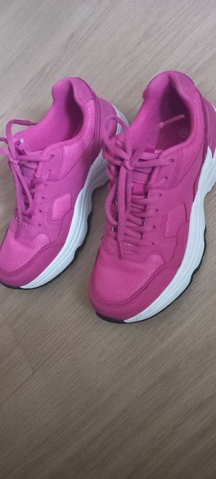 Кросівки жіночі 38 розмір