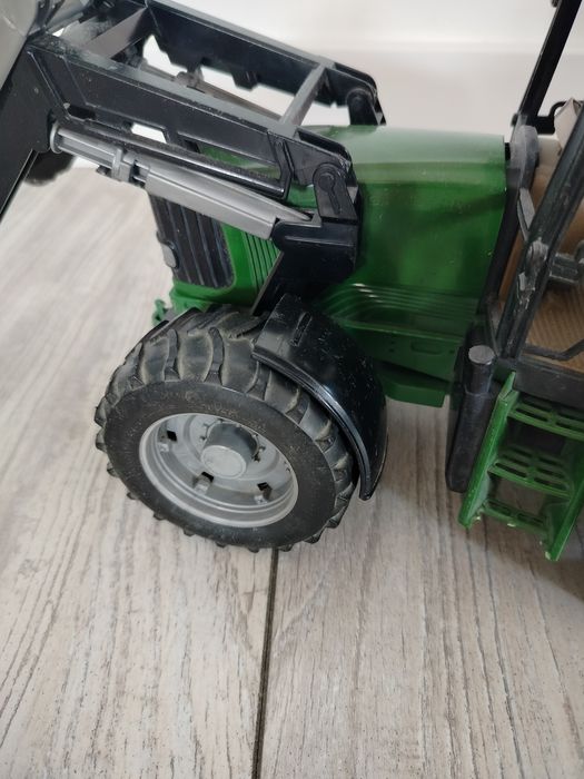 Traktor John Deere z turem