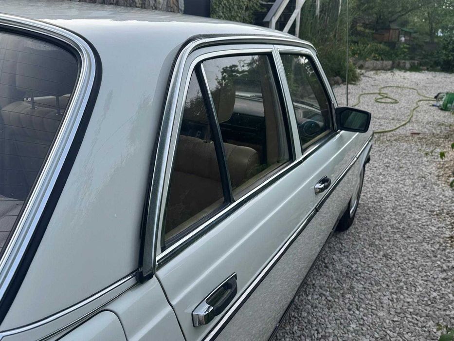 Mercedes-Benz W123