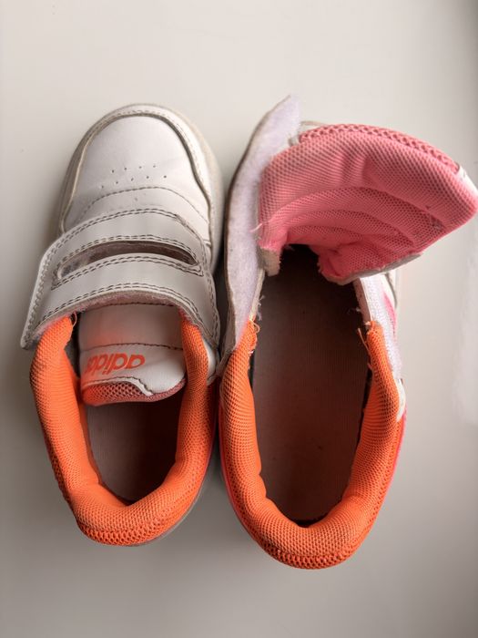 Кросівки адідас для дівчинки 26,5