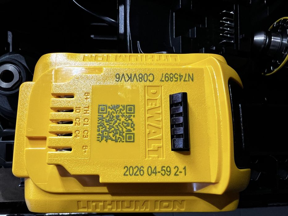 Дриль/шуруповерт DeWalt DCD803P2T Новий!
