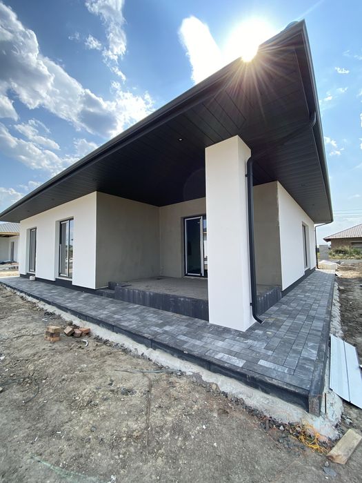 Продаж будинку з гаражем у Рованцях преміум будівництво Монолітне перекриття