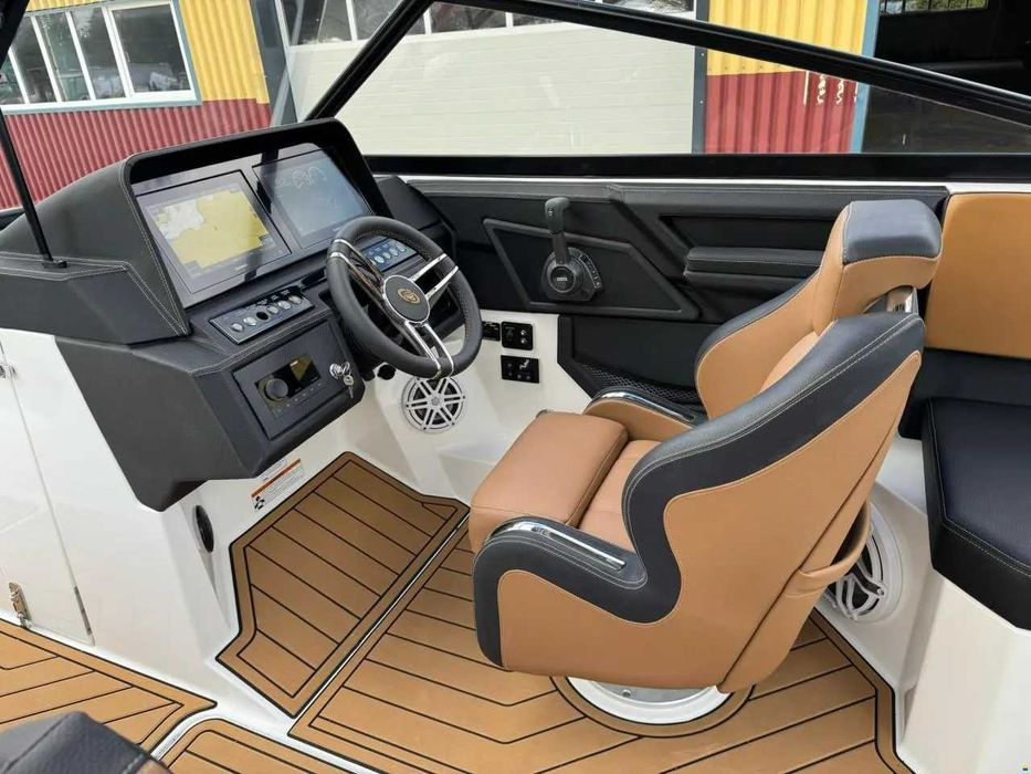 Motorówka Cobalt R4 Surf