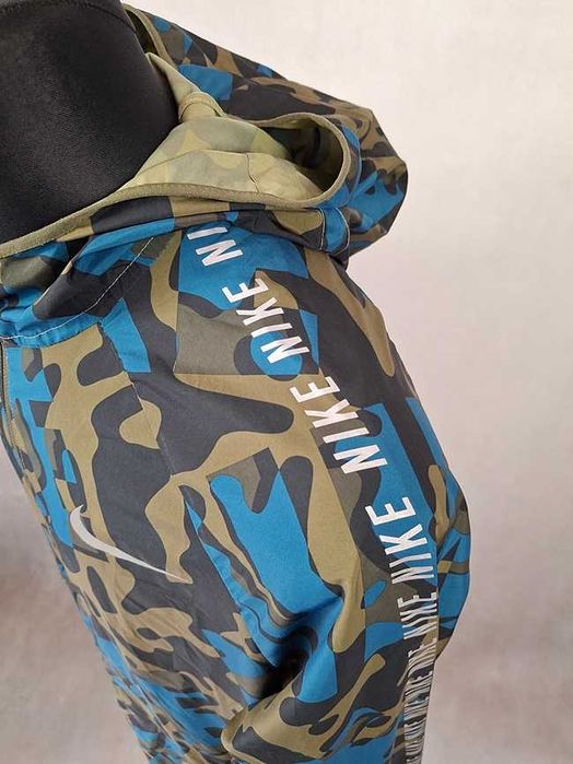 Nike Essentialis Camo Dubai Windrunner Kurtka męska do biegania L