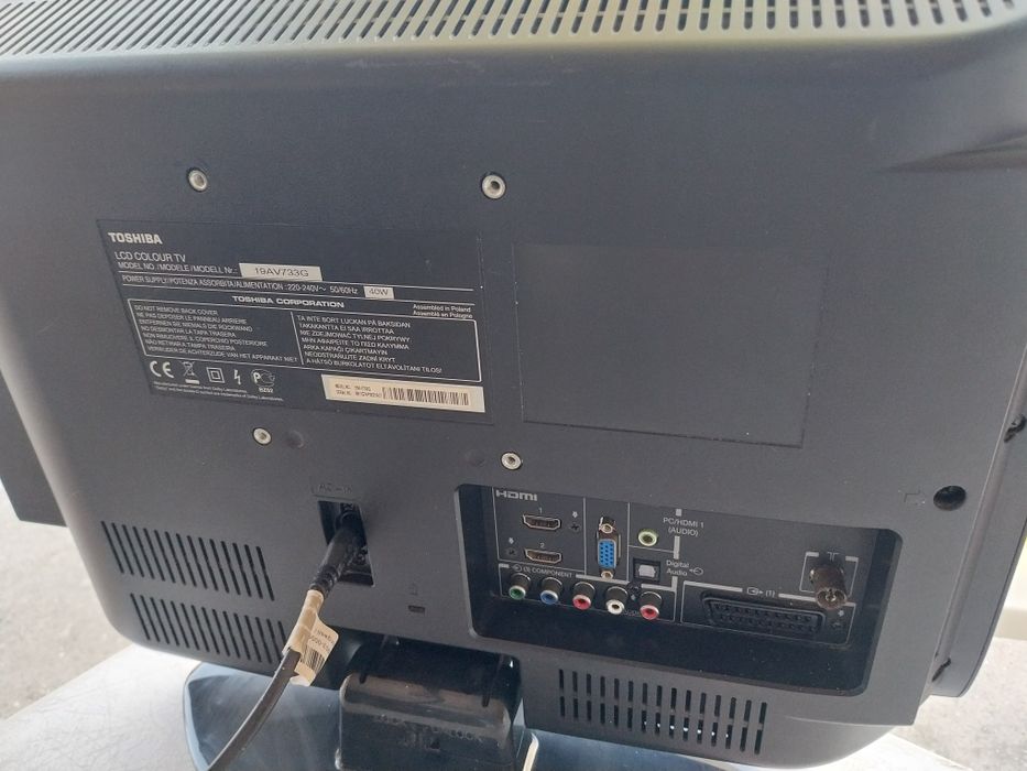 Tv lcd pequena impecavel