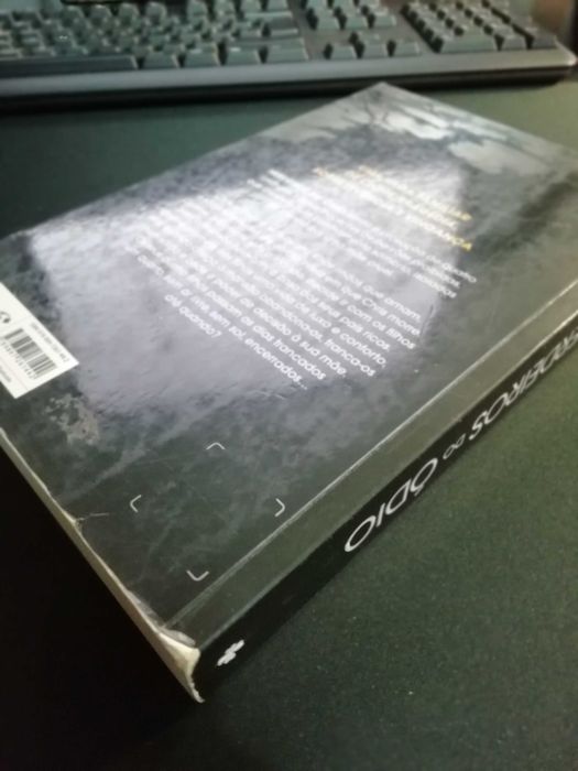 Livro "Herdeiros do ódio", de Virginia C. Andrews