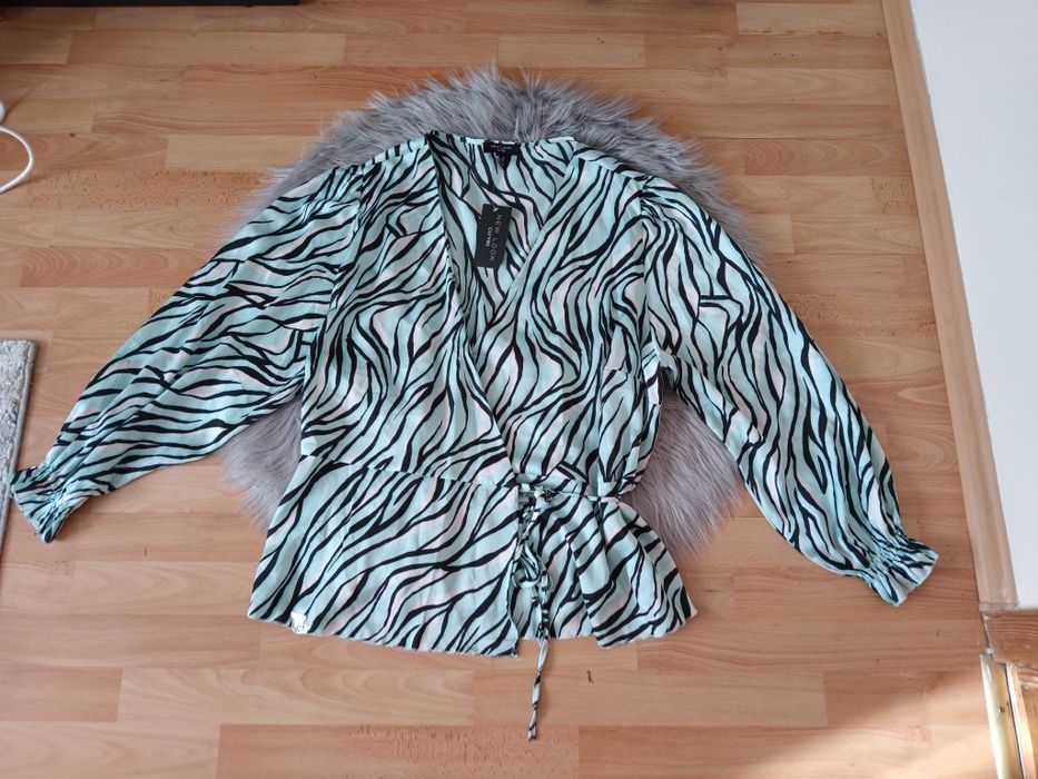 Elegancka bluzka plus size 54/7xl nowa z metką zeberka wiązana satyna