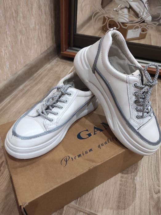 Кросівки, мокасіни р.36- 36,5