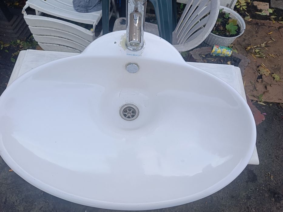 Śliczna szafka,zlew ,wezyki