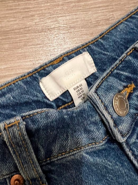 Джинсова класика від H&M: базові шорти на високій посадці