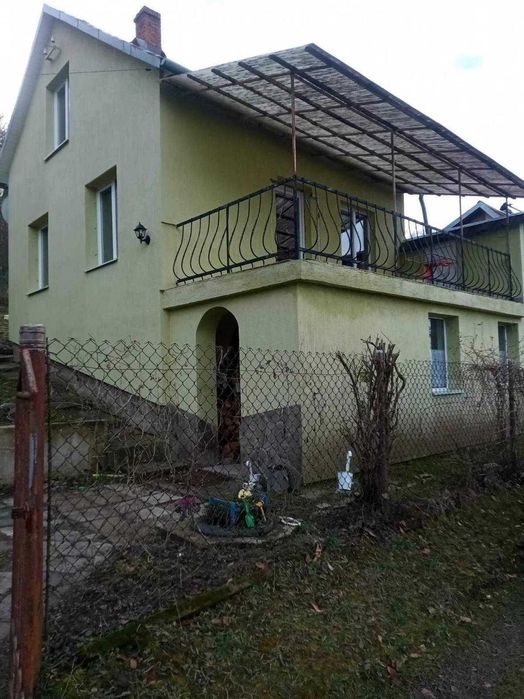 Будинок з ремонтом с.Завадів. Залишають меблі та побутову техніку.