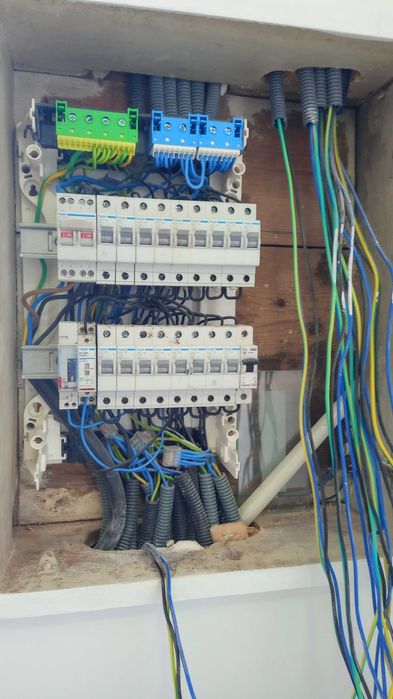 serviços de eletricidade