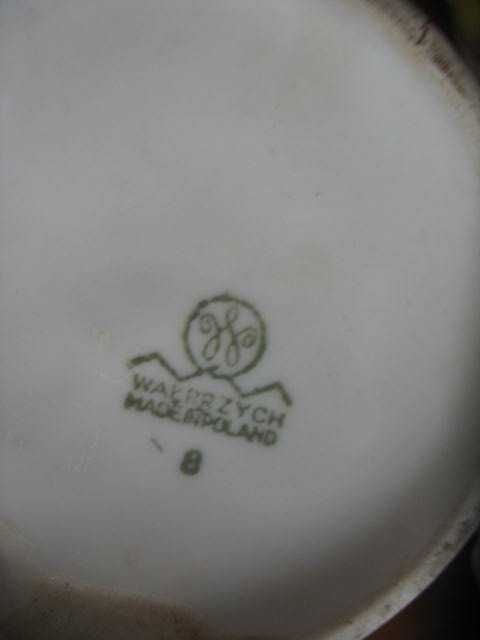 biały    dzbanek,różna zastawa