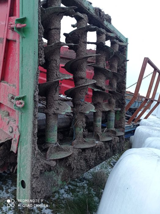 Rozrzutnik obornika i  inny sprzęt