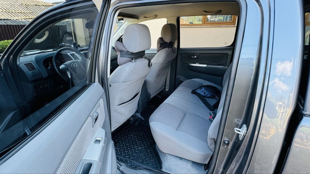 Toyota Hilux 2012 «Camping»