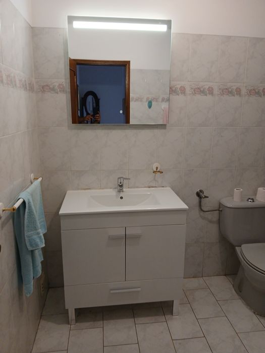 Serviços de carpintaria diversa e persianas