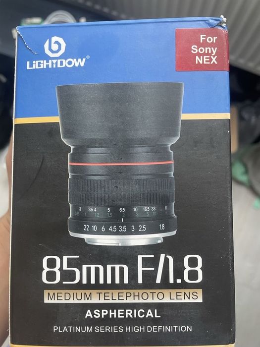 Sony a6500, 3 baterie i ladowarka  novell , plus obiektyw .