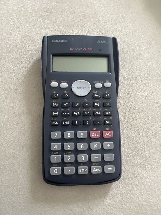 Calculadora Casio fx-82MS