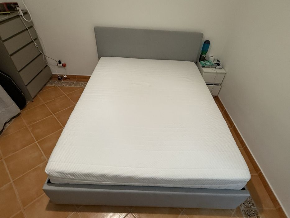 Vende-se: Cama de casal com gavet