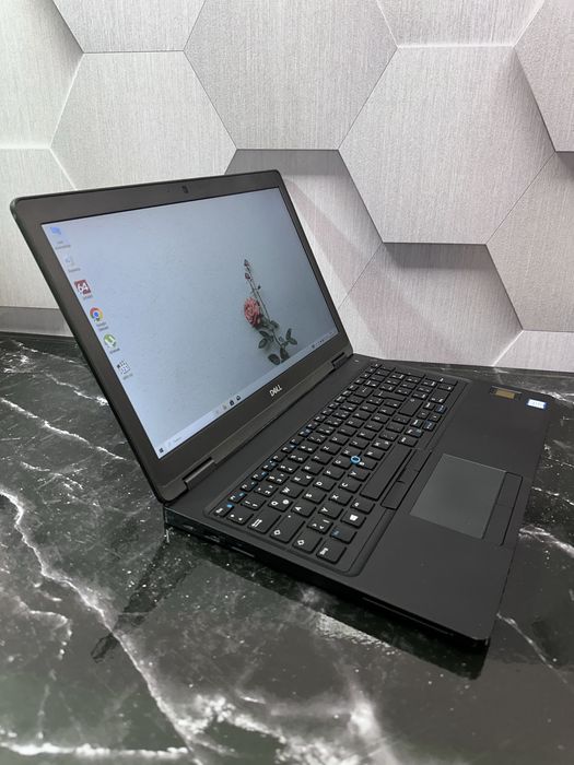 Бізнес ноутбук Dell Latitude 5590
