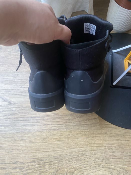 Демісезонні жіночі кросівки фірми Adidas