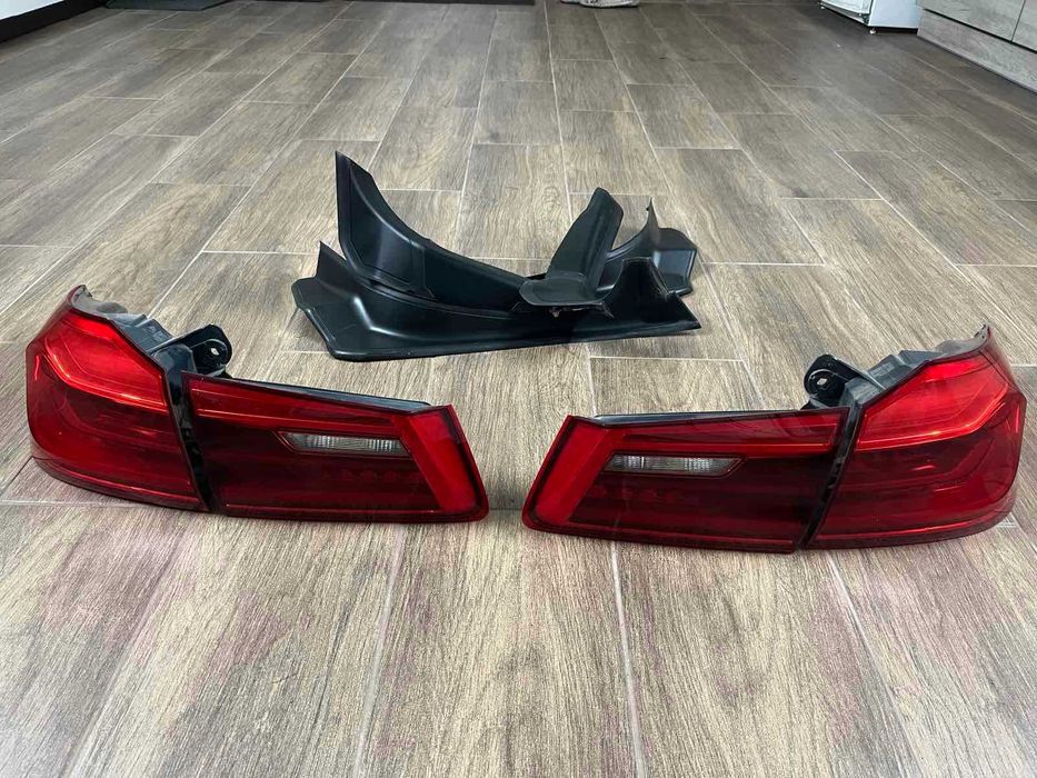 Задні фонарі БМВ G30  -2018 рік