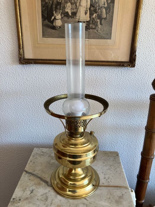Candeeiro dourado436547136195799042