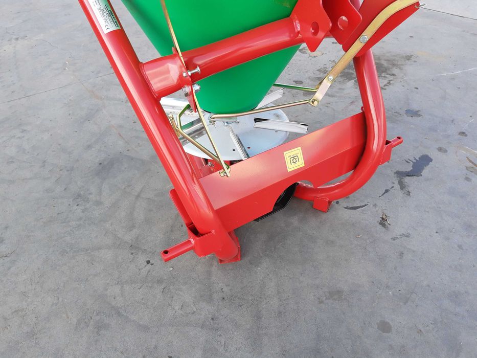 Rozsiewacz lejek 300 l - 400 l Polowy-Sadowniczy