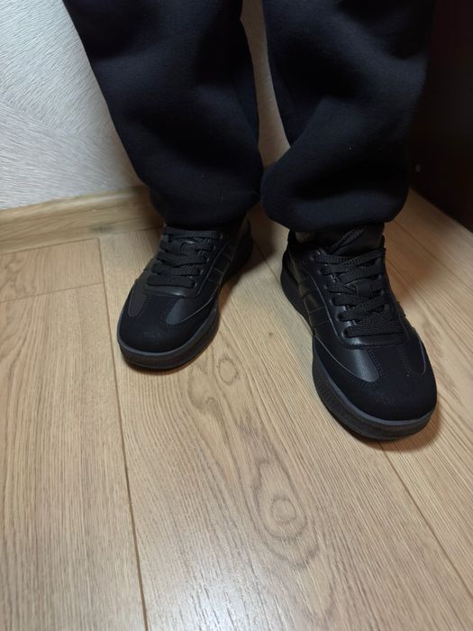 Взуття унісекс 36-41р . Класний варіант для школи