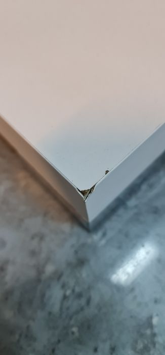 Stolik kawowy biało-srebrny