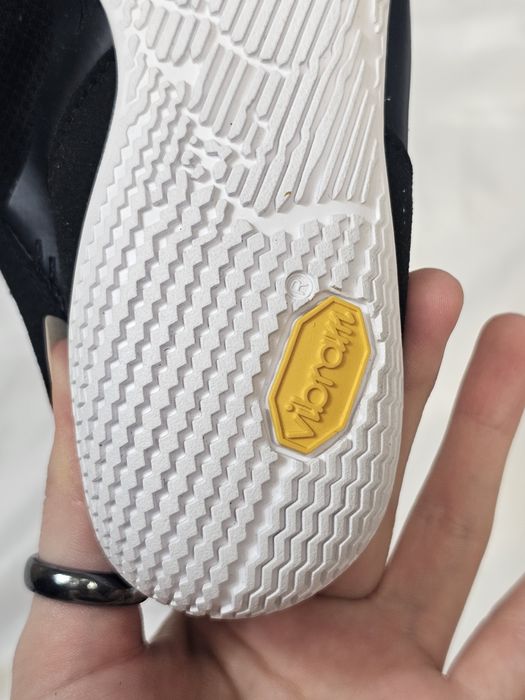 Нові оригінальні Vibram five fingers
