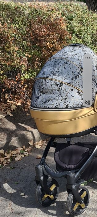 Коляска зима-лето в отличном состоянии. Колёса пена.