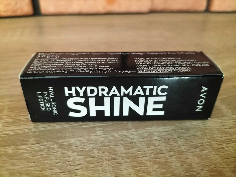 AVON Lśniąca szminka z kwasem hialuronowym Hydramatic Shine Fuchsia