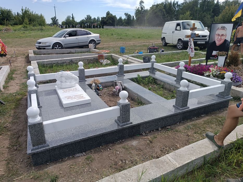 Установка пам'ятників, пам'ятник цоколя, плитка. Монтаж демонтаж. Памя