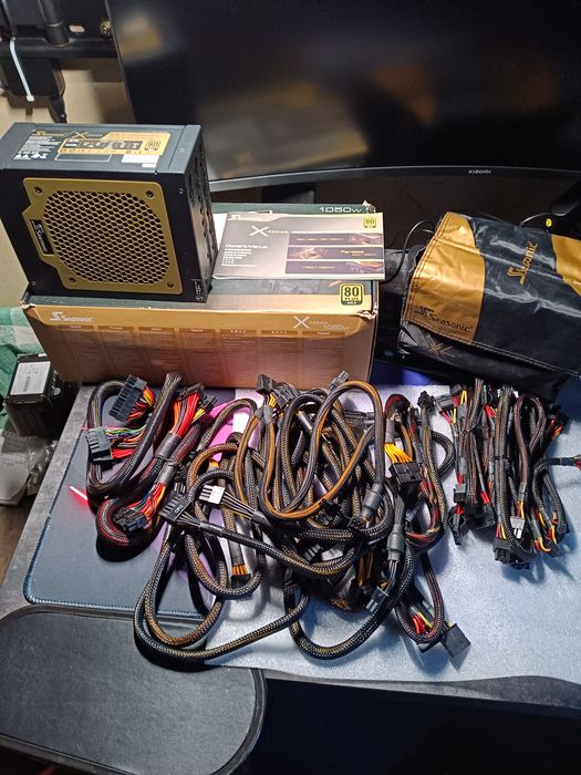 Продам гарний блок живлення фірми Seasonic  X series 1050W.