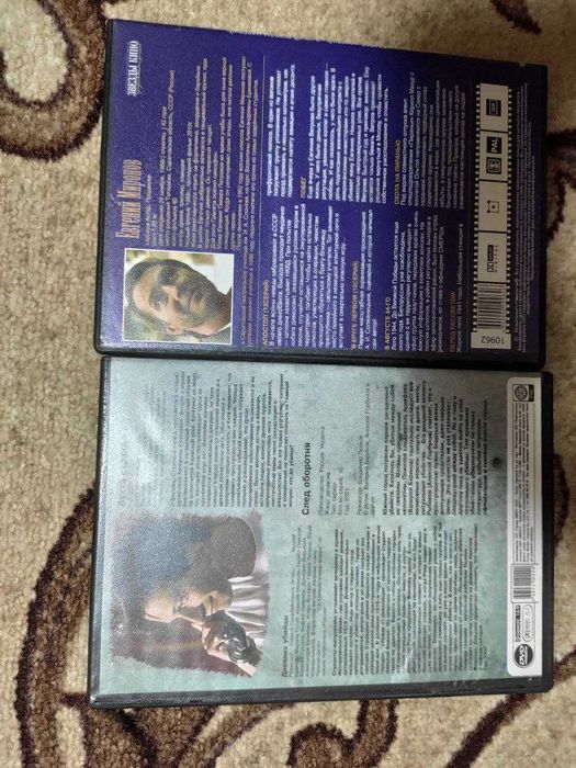 Фильмы, сериалы, сборники разные на дисках dvd 3+1=5
