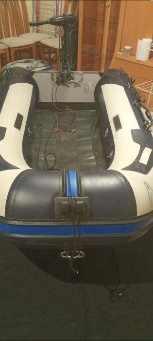 Barco com  motor elétrico