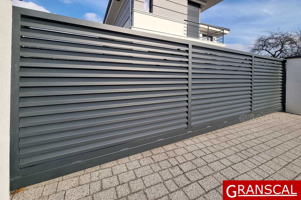 Brama przesuwna samonośna aluminiowa nowoczesna panelowa Poznań