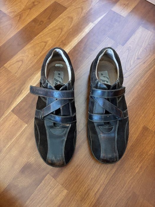 Sapatos castanhos tamanho 42