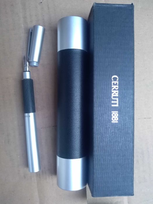 Canetas de aparo e esferográficas