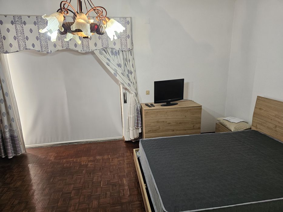 Quarto para arrendar Paio pires