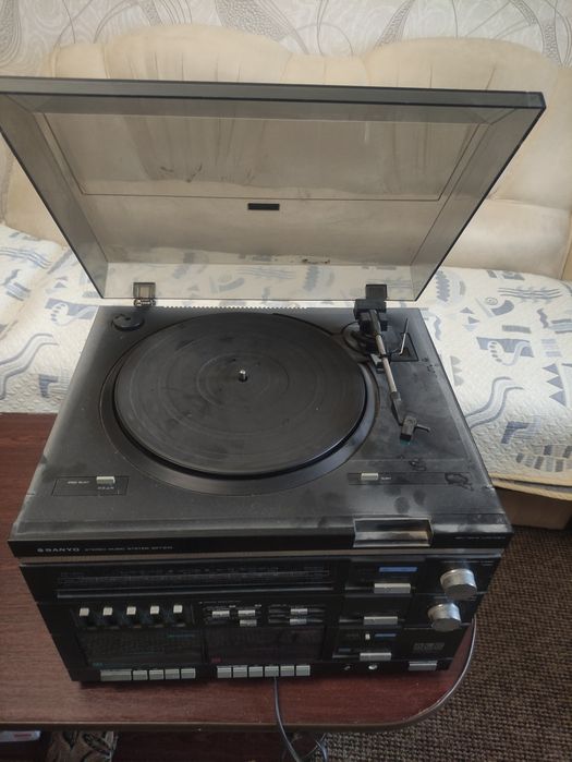 Проигрыватель Sanyo GXT 210