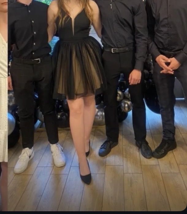 sprzedam sukienke rozkloszowana tiulowa