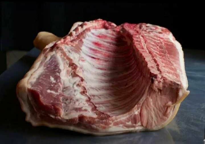 Тушка домашньої свинини