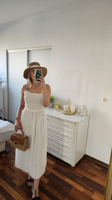Biała sukienka midi na lato na wakacje z koralikami boho