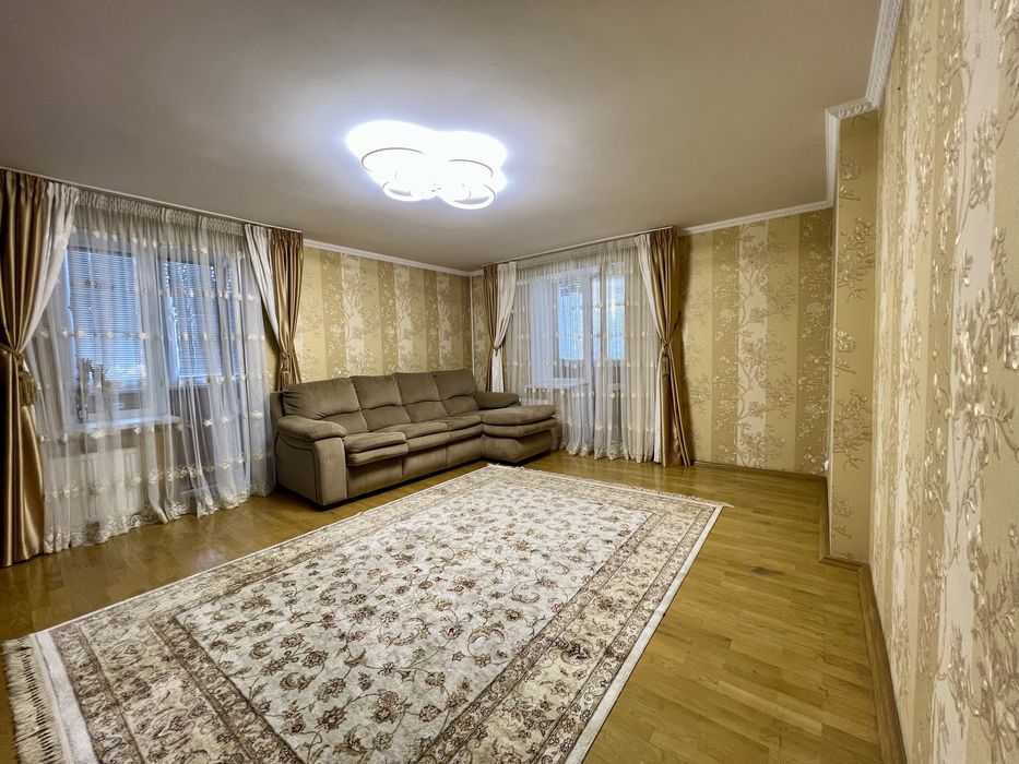 Оренда 3-кімнатної квартири на вул. Небесної Сотні