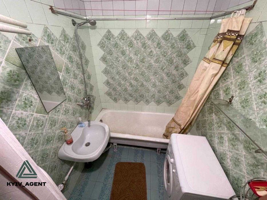 4 окремі кімнати по вул  Олександри Екстер 12 ! Низький поверх